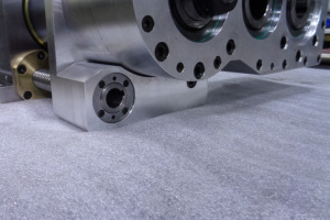 Close up of the lead screw power take off