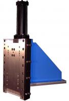 SP16/A16: special dovetail slide and 32" tall angle plate assembly with hydraulic cylinder. Used for thread spinning.