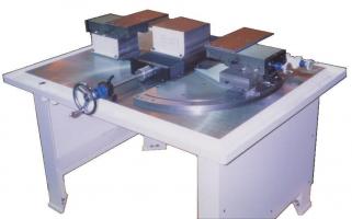 Special and Standard Slides on Table with Coolant Trough Special Swivel and Extended Leadscrew with Hand Crank